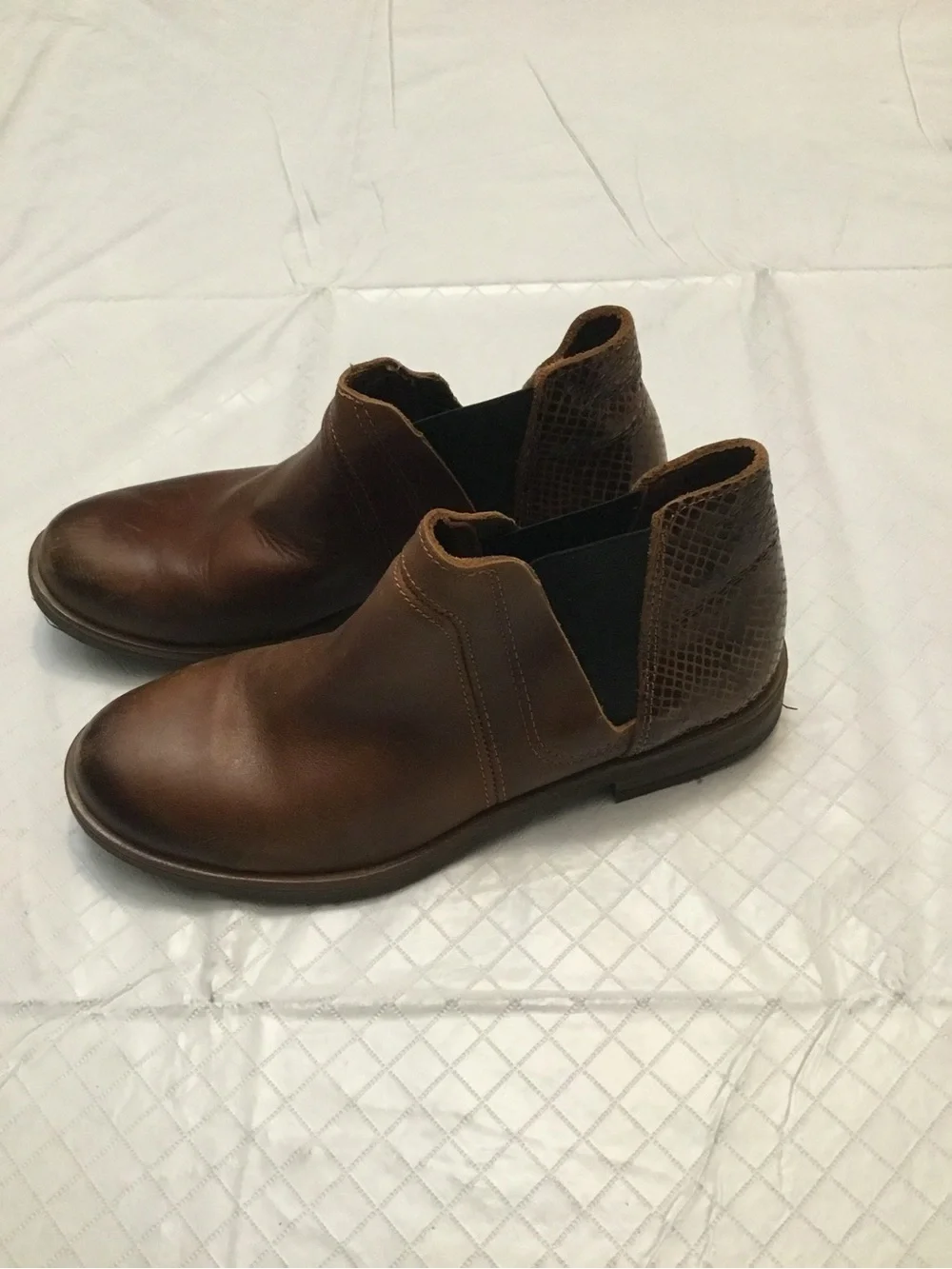 Clarks Women's Brown Leather Chelsea Boots Elastic Panel Slip-On Size 6